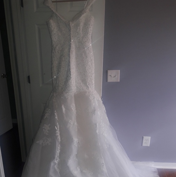 Never worn white sparkly bridal gown! - Picture 2 of 8